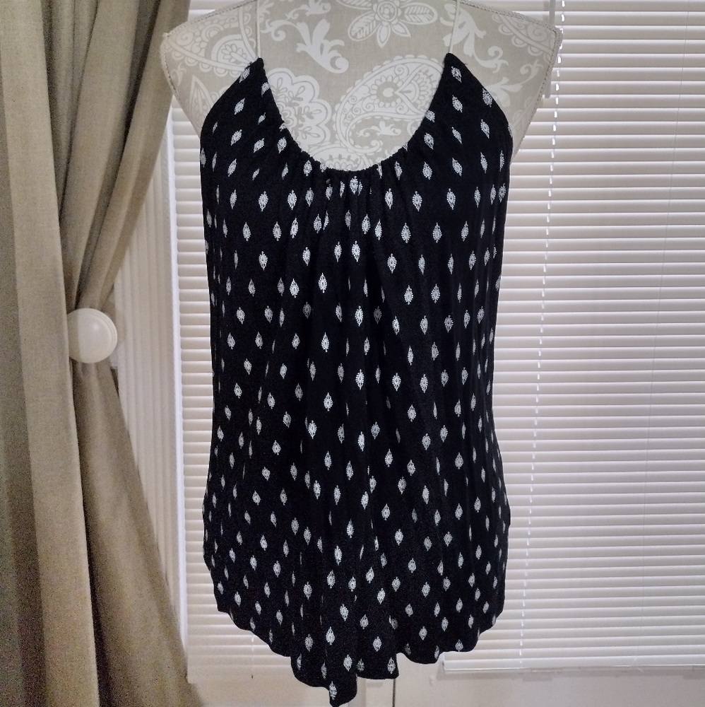 🌺FREE WITH PURCHASE OVER $10***BLACK OLD NAVY STRAPPY TOP